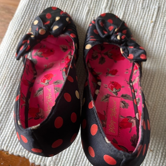 Betsey Johnson Lydia Wedge Peeptoe Heels Rose Print Black Red Pink Satin Women - Picture 5 of 8